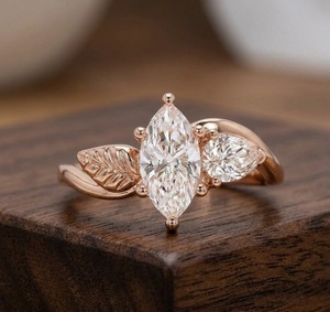 Bague Toi et Moi E Color VS1 3.40CT en Or Massif 14K avec Diamant de Laboratoire Taille Marquise en Forme de Feuille, Bague de Fiançailles Unique à Deux Pierres - Product Image 5