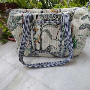 Bolsa de Viaje Grande de Algodón para Fin de Semana, Hecha a Mano, Acolchada, con Estampado de Bloques, con Cremallera, para Pasar la Noche, Venta al por Mayor del Fabricante - Product Image 1