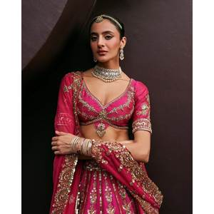 Lehenga Choli de Novia en Línea A, de Última Tendencia y la Más Hermosa, con Cintura Natural y Top Corto, Elemento de Moda - Product Image 1