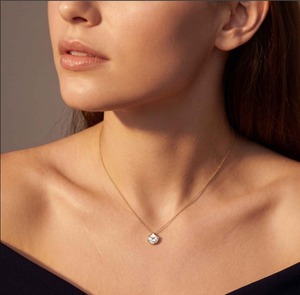 Colgante Minimalista con Diamante Cultivado en Laboratorio de Corte Media Luna de 2.00 ct, Biselado, en Oro Rosa de 9K - Product Image 3