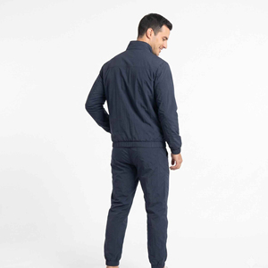 Conjuntos de Chándal de Nylon Personalizados para Hombre, Chaqueta Cortavientos Holgada con Franjas y Sudadera con Capucha Reflectante - Product Image 4