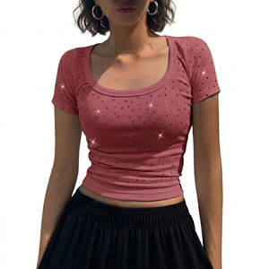 Chemisiers côtelés pour femmes style Y2K avec strass, couleur rose poudré, col rond, coupe ajustée, crop top, personnalisable OEM ODM, marque privée, vente en gros - Product Image 1