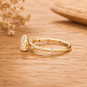 Bague de mariage minimaliste en or massif 10K 14K 18K avec diamants de laboratoire en forme de poire et ronds, certifiée IGI, sertie de pierres latérales fines - Product Image 5