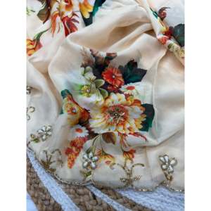 Sari de Chifón con Diseño Floral y Estampado Digital para Fiestas, con Detalles Hechos a Mano - Product Image 5