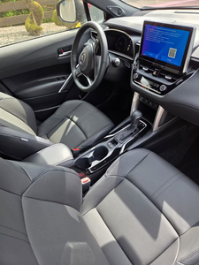 Toyota Corolla Cross 2.0 Hybride CVT AWD Premium, SUV familial à transmission intégrale, économique en carburant, transmission automatique - Product Image 4