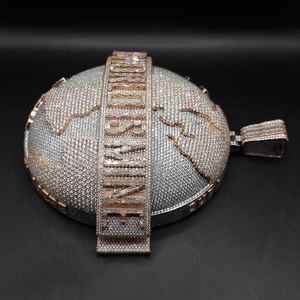 Dijes de Tierra 3D Gruesos Personalizados de Fábrica, Estilo Hip Hop, de Plata 925 Chapada en Oro Rosa, con Diamantes Totalmente Engastados y Moissanita de Color D VVS - Product Image 1