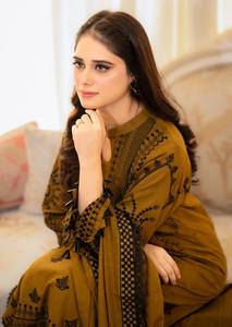 ชุดเดรสยาวปักลายด้วยด้ายปี 2026 แขนยาว คอทรงโอ ดีไซน์รูรูปทรงกุญแจ ลายเรียบ ผ้าไหมแท้ 100% - Product Image 5