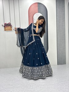 Conjunto de Lehenga Choli y Dupatta Azul Oscuro Bordado con Lentejuelas y Hilos, Traje Indio para Bodas y Fiestas para Mujer - Product Image 3
