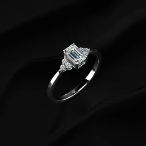 Magnifique bague en or avec diamant CVD taille émeraude cultivé en laboratoire D-E VVS-VS pour mariages et anniversaires - Mettez en valeur la beauté et la brillance - Achetez directement - Product Image 3