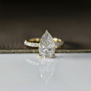 Anillo de Compromiso Aries Jewel Pave Band con Diamante Cultivado en Laboratorio de 3 CT, Corte Pera, Oro de 14K, Certificado IGI, Diamante VS1 E para Aniversario o Boda - Product Image 1
