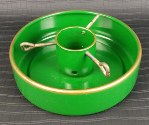 Base para Árbol de Navidad Alemana Vintage — Base de Metal Esmaltado Verde con Detalles Dorados |   Decoración Navideña de Mediados de Siglo - Product Image 3