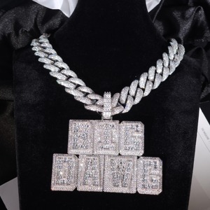 Comprar Collar con Nombre Personalizado Iced Out para Cadena Cubana de 20mm, Colgante de Letra Apilable, Colgantes de Diamantes CZ Baguette, Joyería Personalizada - Product Image 1