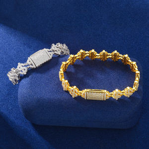 Pulsera de Cadena Chapada en Oro de 24K de Lujo con Incrustaciones de Diamantes, Unisex, para Uso Diario - Product Image 1
