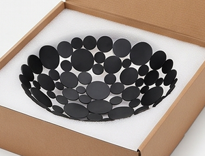 Bol décoratif minimaliste en métal, fait main, poli, design cercles noirs, pour la maison, la cuisine, le comptoir. - Product Image 6