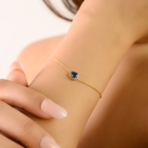 Bracelet solitaire délicat en or jaune K14 avec saphir bleu de forme ovale et diamant taille ronde, bijou pierre de naissance de septembre - Product Image 2