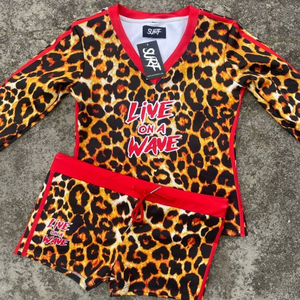 Conjunto de Camiseta de Manga Larga y Pantalones Cortos con Estampado de Leopardo Personalizado, Cuello en V, Secado Rápido, Estilo Casual, Holgado, Ropa de Calle, Traje de Baño para Hombre de Alta Calidad - Product Image 3