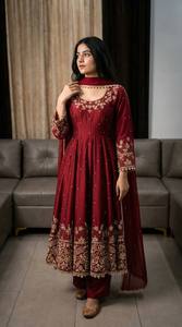 Robe Anarkali brodée marron pour femme, style traditionnel indien pakistanais, longueur ras du sol, coupe ample, en polyester - Product Image 1