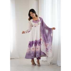 Robe en organza Anarkali avec imprimé floral Taille XS pour un look de fête - Product Image 4