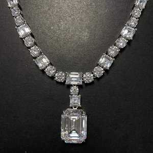 Collier exclusif pour femme avec diamant taille émeraude certifié IGI, couleur D-E-F, plaqué rhodium, or rose tendance - Product Image 1
