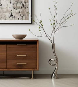 แจกันโลหะตกแต่งดีไซน์เนอร์สำหรับวางบนโต๊ะ ของตกแต่งบ้านระดับพรีเมียมสำหรับงานอีเว้นท์และตกแต่งภายใน - Product Image 1