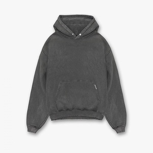 Conjunto deportivo de hombre con logotipo bordado personalizado, estilo acid wash, sudadera con efecto desgastado y pantalones. - Product Image 4