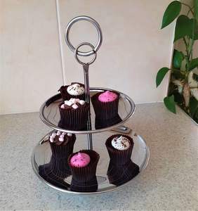 Support à gâteau classique en métal argenté à 3 niveaux avec motif élégant pour cérémonie de fiançailles et présentation de traiteur événementiel - Product Image 2