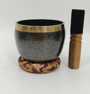 Bol chantant en laiton martelé doré moyen, design unique antique et moderne pour la relaxation, la méditation et le bien-être, tailles et formes personnalisées - Product Image 3