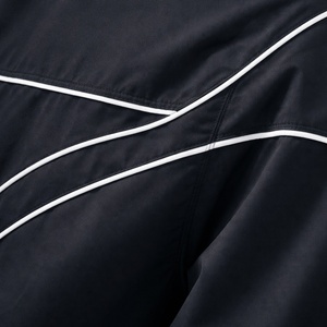 Conjunto Deportivo Reflectante Negro para Hombre, Chaqueta Cortavientos Ligera y Pantalones Jogger, Ropa Deportiva con Logotipo Personalizado, Ropa Deportiva Urbana - Product Image 2
