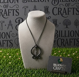 Colgante de Guerrero Vikingo Hecho a Mano, Amuleto Nórdico Forjado por Ferretero, Joyería Gótica Medieval, Accesorio Histórico - Product Image 4