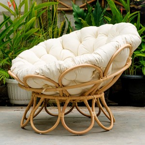 ชุดเก้าอี้ปาปาซานหวายลายสแกลลอป สำหรับสวนและลานบ้าน พร้อมเบาะรองนั่ง - Product Image 1