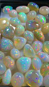 Opale d'Éthiopie naturelle de grande taille, multicolores, effet feu arc-en-ciel, opales Welo - Product Image 1