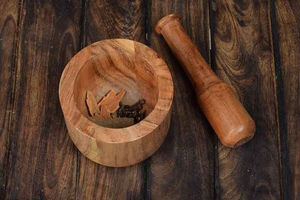 Mortero y Pilón de Madera Natural Hechos a Mano, Ecológicos, para Moler Especias y Hierbas, Herramienta Manual de Cocina para Ajo, Okhli - Product Image 2