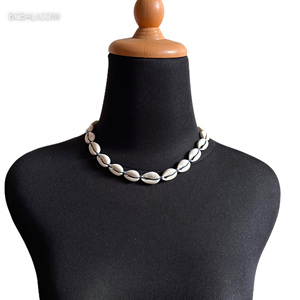Nouveau collier cauri unique à l'origine fait à la main à Bali de haute qualité - Product Image 2