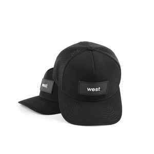 Gorra de Golf Impermeable y Transpirable con Logotipo Personalizado en Parche de PVC, 5 Paneles, Perforaciones Láser, Ajustable con Cierre a Presión - Product Image 2