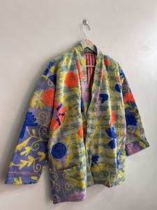 เสื้อแจ็คเก็ตปักมือซูซานีคุณภาพดีเยี่ยม แบบสั้น ผ้าควิลท์คันธา สไตล์วินเทจ ของขวัญสำหรับเธอ - Product Image 4