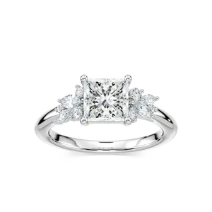 Anillo de compromiso con diamante de un quilate con corte princesa y piedra lateral en forma de trébol, elegante y clásico, joyería para mujer, artesanía fina y atemporal. - Product Image 3