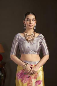 Sari de luxe prêt-à-porter avec chemisier cousu, en crêpe de soie à imprimé numérique floral, fournisseur en gros en ligne de saris indiens - Product Image 3