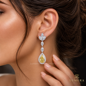 Boucles d'oreilles pendantes de luxe en or 14 carats avec diamant de laboratoire jaune fantaisie taille poire, halo de diamants, motif floral en feuille de marquise, bijoux de mariage imposants - Product Image 1