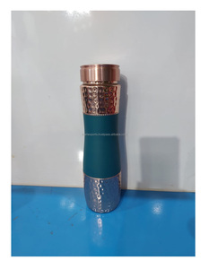 Bouteille d'eau en cuivre élégante antibactérienne et écologique améliore l'hydratation avec la compatibilité de l'eau bouillante - Product Image 3