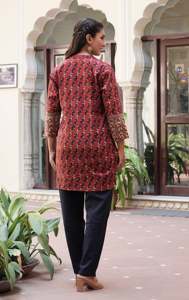Ensemble Anarkali Kurta imprimé floral avec pantalon et dupatta, collection Kurti court, noir et bordeaux, pour femme, longueur genou, été, 100% coton - Product Image 2