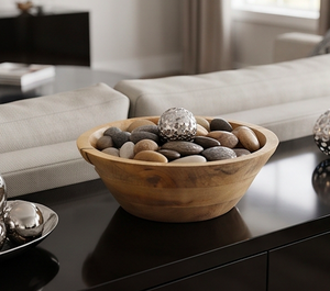 Bol à salade en bois sculpté à la main avec bec verseur, bol de service en bois naturel pour la table et la maison - Product Image 5