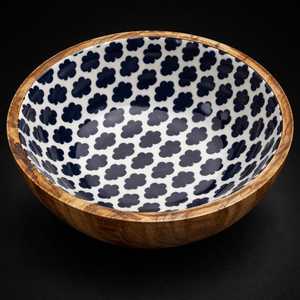 Tazón de madera hecho a mano con diseño azul y cucharas a juego, estilo nórdico, para servir comida en el hogar. - Product Image 6