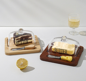 Beurrier de style campagnard avec couvercle en bois pour le stockage du beurre mou et une présentation charmante sur le comptoir de cuisine - Product Image 2