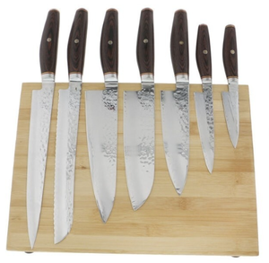 Ensemble de couteaux de cuisine à manches noirs et marron avec lames à motifs argentés, planche de présentation en bois marron clair pour trancher et hacher - Product Image 6