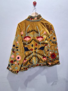 Chaqueta de Terciopelo Bordada a Mano de Primera Calidad para Mujer, Abrigo Artesanal con Diseño Floral Botánico, Estilo Vintage - Product Image 2