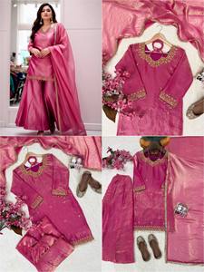 Elegant <b>Kurti</b> Set Perfect Blend of Tradition Style Enhance the beauty of your wardrobe - Product Image 3