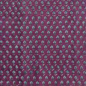 Tela de algodón estampada a mano con motivos verdes Buti sobre base marrón, material artesanal indio de algodón suave para vestidos. - Product Image 3