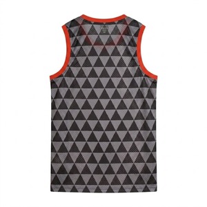 Camiseta de baloncesto sin mangas para hombre, 100% poliéster, estampado geométrico, camiseta sin mangas de malla transpirable, corte regular, ropa deportiva para todas las estaciones - Product Image 2