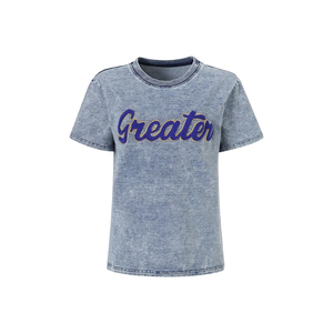 SGRHO เสื้อเชิ้ตเดนิมสีฟ้าอ่อนพรีเมียม แขนสั้น คอกลม ปักลายกราฟิกขนาดใหญ่ เสื้อยืดแฟชั่นลำลองสำหรับชมรมนักศึกษา - Product Image 1