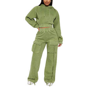 Ensemble de survêtement pour femme de haute qualité, vert, avec pantalon cargo lavé et haut court de fitness à cordon de serrage - Product Image 4